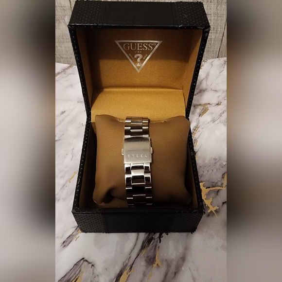 BNB Women's Guess Silver watch - Picture 8 of 9